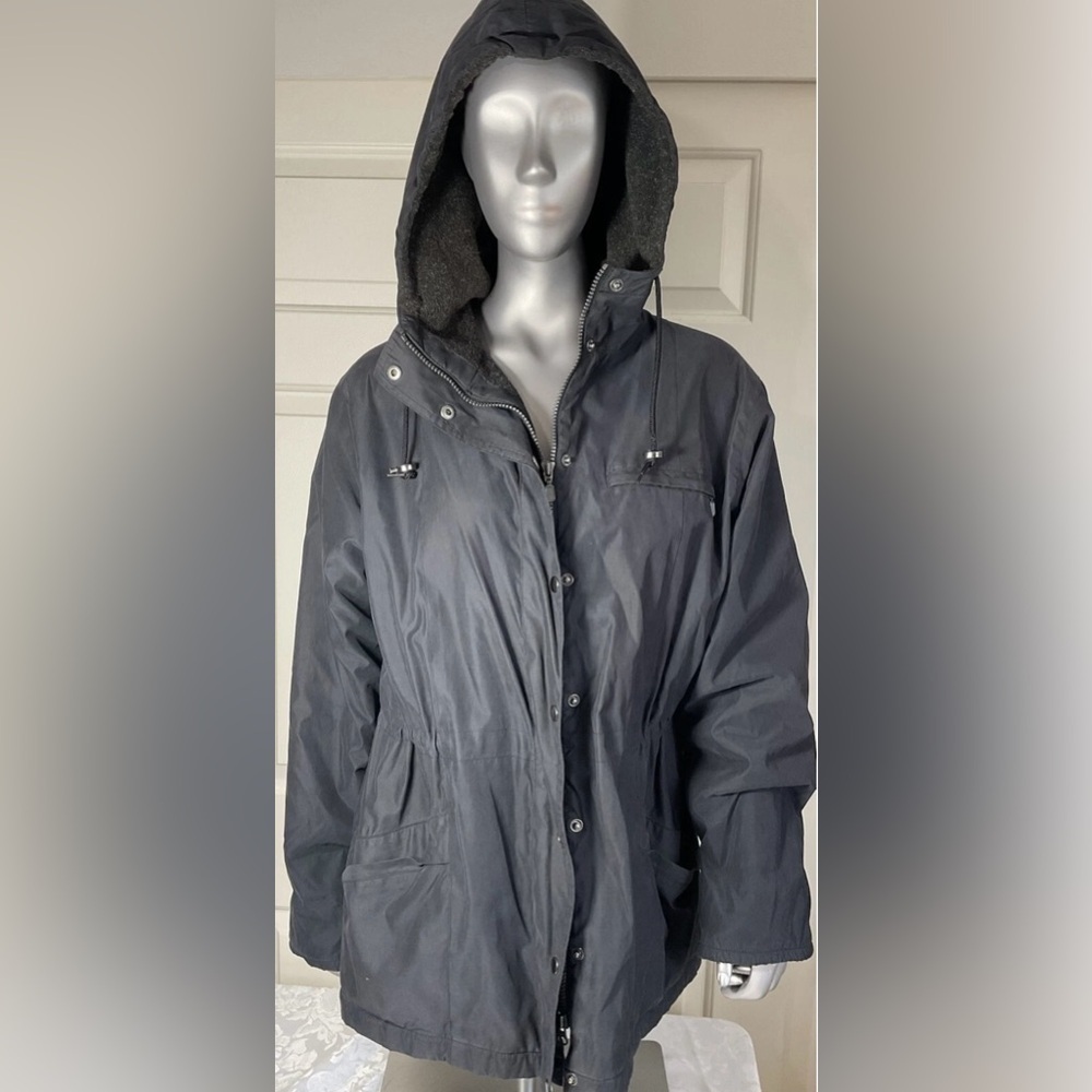 Nordstrom Black poly coated Hooded Coat Jacket size Medium Petite